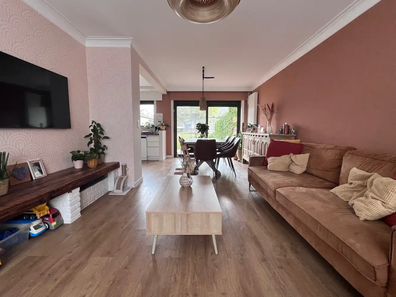 Gezellige woning met 3 slaapkamers, garage en zongerichte tuin. foto 2