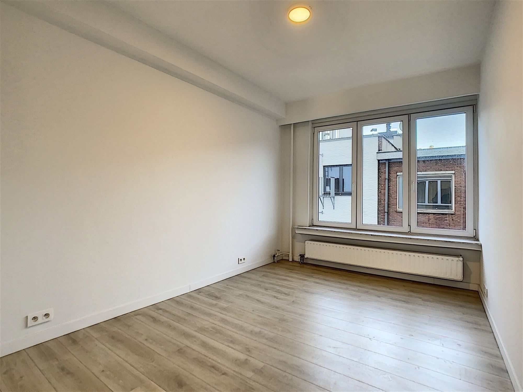 Ruim 2 slk appartement met parking op toplocatie! foto 10