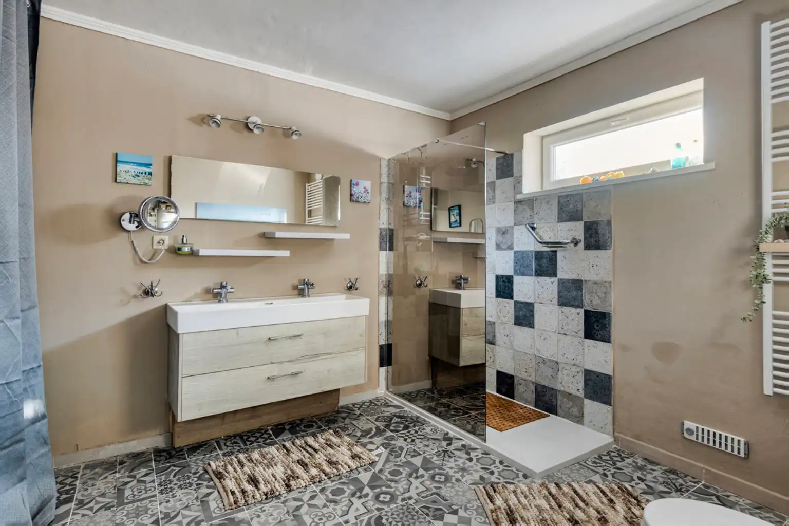 Gerenoveerde 3-gevelwoning centraal gelegen te Asse foto 9