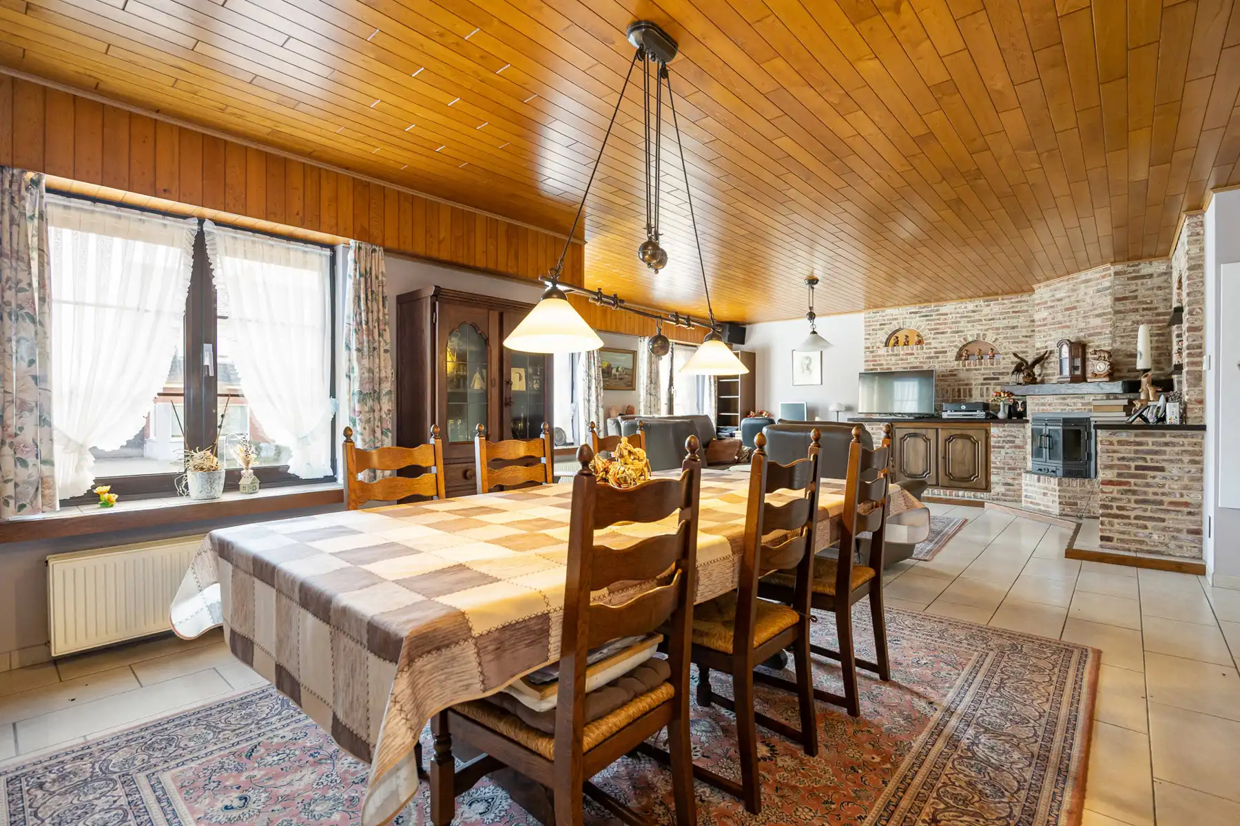 Gebouw bestaande uit 2 wooneenheden in een rustige straat in het centrum van Beerse op een perceel van ca 463 m². foto 4