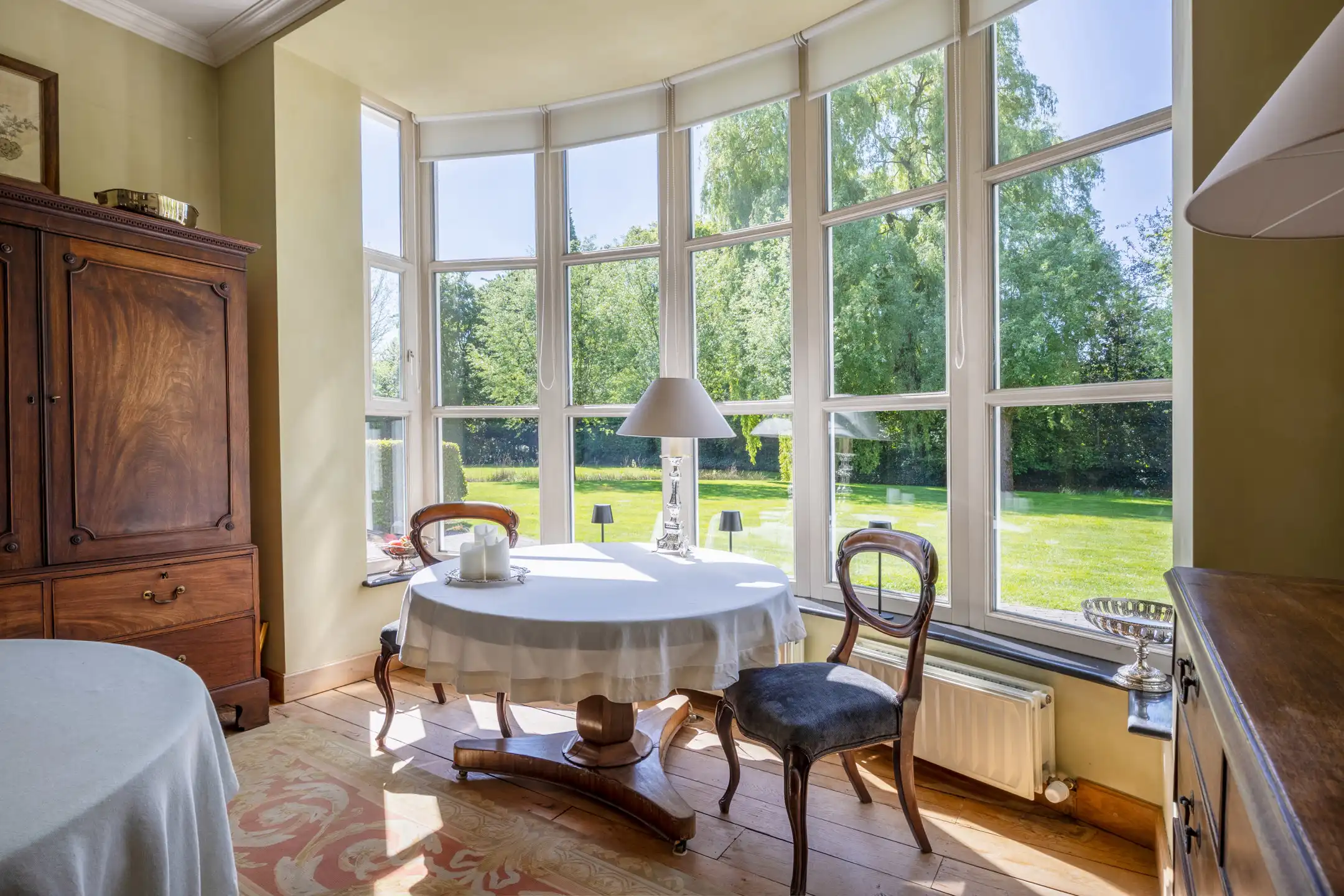 Unieke parel op royaal perceel (3.877 m²) met bouwgrond foto 11