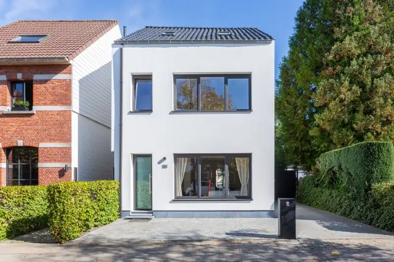 Vrijstaande gezinswoning met EPC B en eigen oprit in Brasschaat! foto {{pictureIndex}}