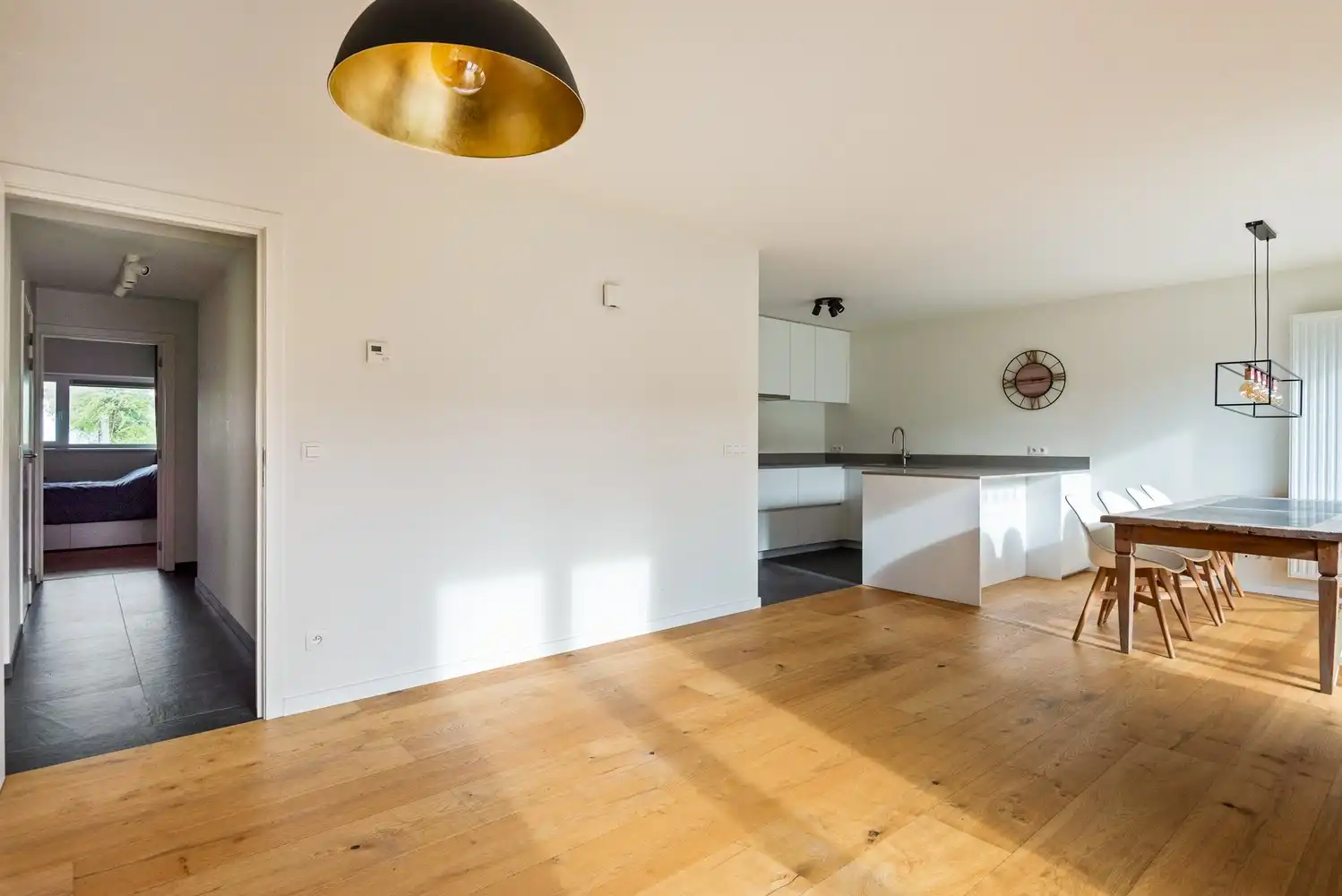 Instapklaar gelijkvloersappartement met 3 slaapkamers en een tuin in Wijnegem! foto 2