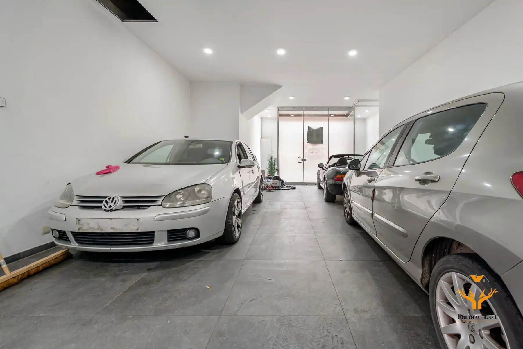 Woning met toonzaal, magazijn en garages te Hamme foto 2