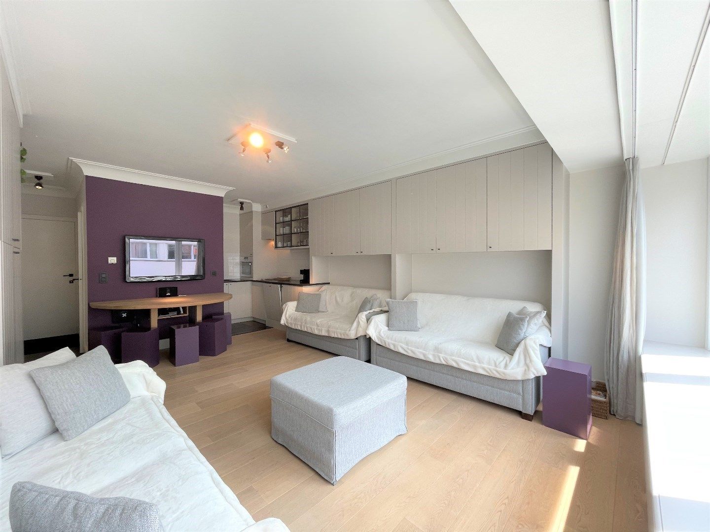 Gemeubelde vernieuwde studio op een toplocatie, vlakbij het Van Bunnenplein. foto 3