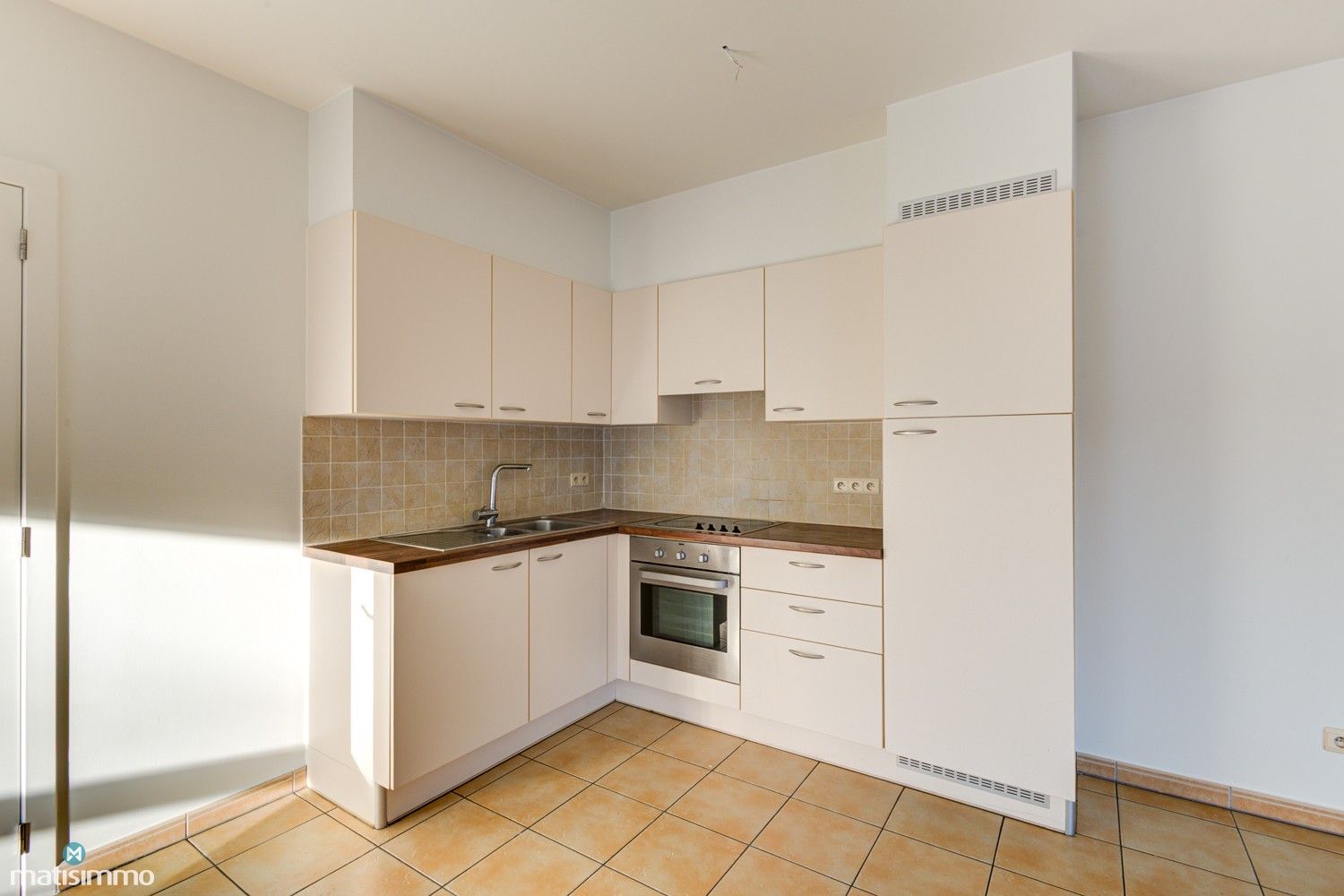 INSTAPKLAAR EN ENERGIEZUINIG APPARTEMENT MET PARKEERPLAATS AAN DE RAND VAN CENTRUM TONGEREN foto 8