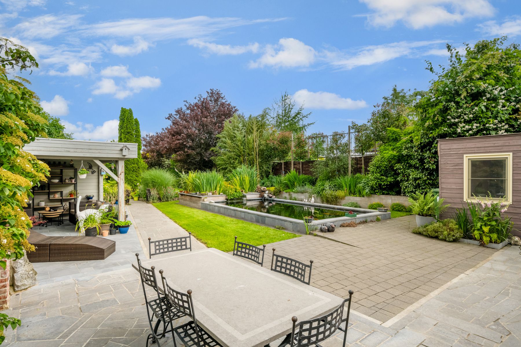 TE KOOP:Instapklare kwalitatieve woning met prachtige tuin! foto {{pictureIndex}}