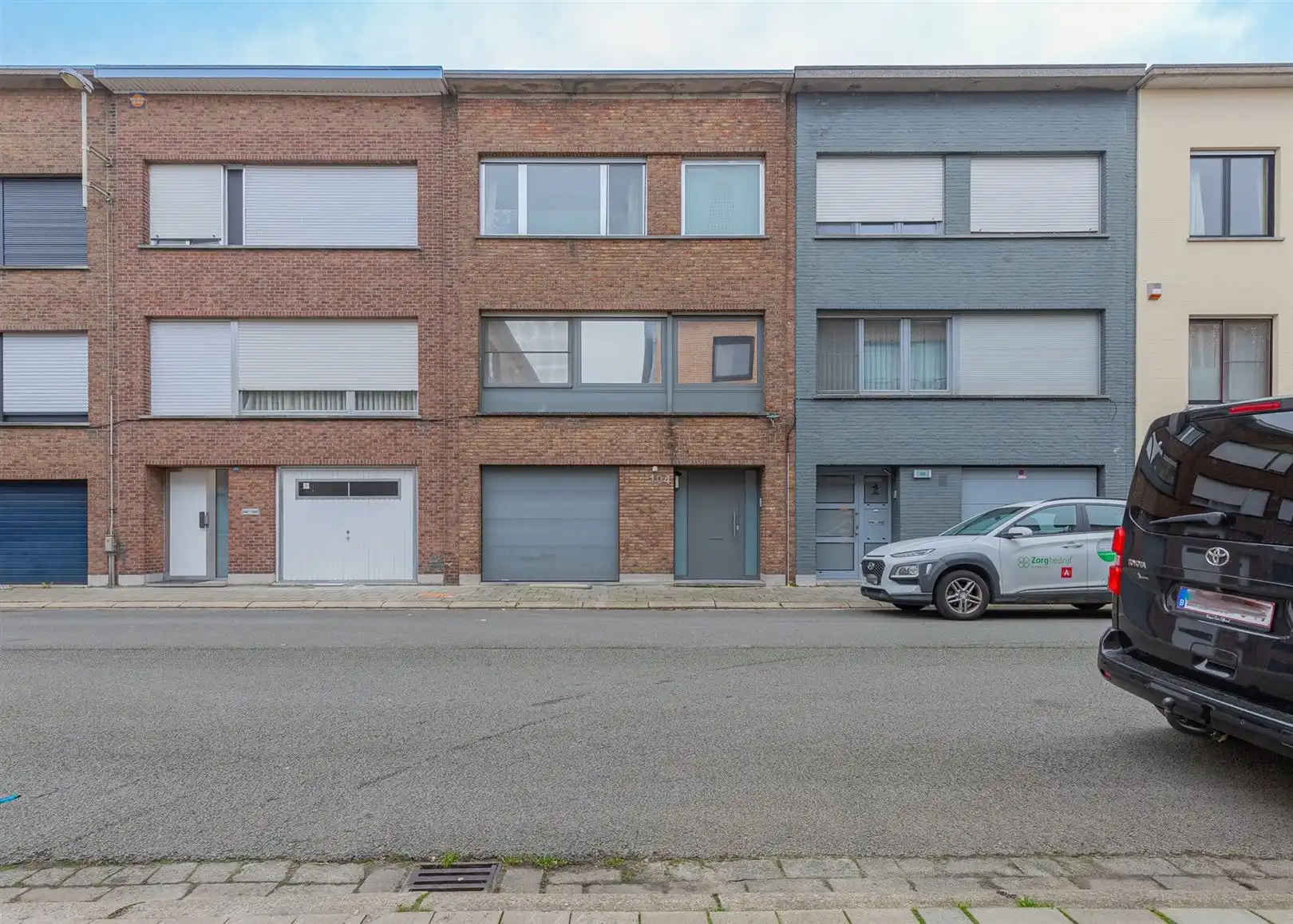 Ruime bel-etage met 3 slaapkamers, grote garage en gezellige tuin foto {{pictureIndex}}