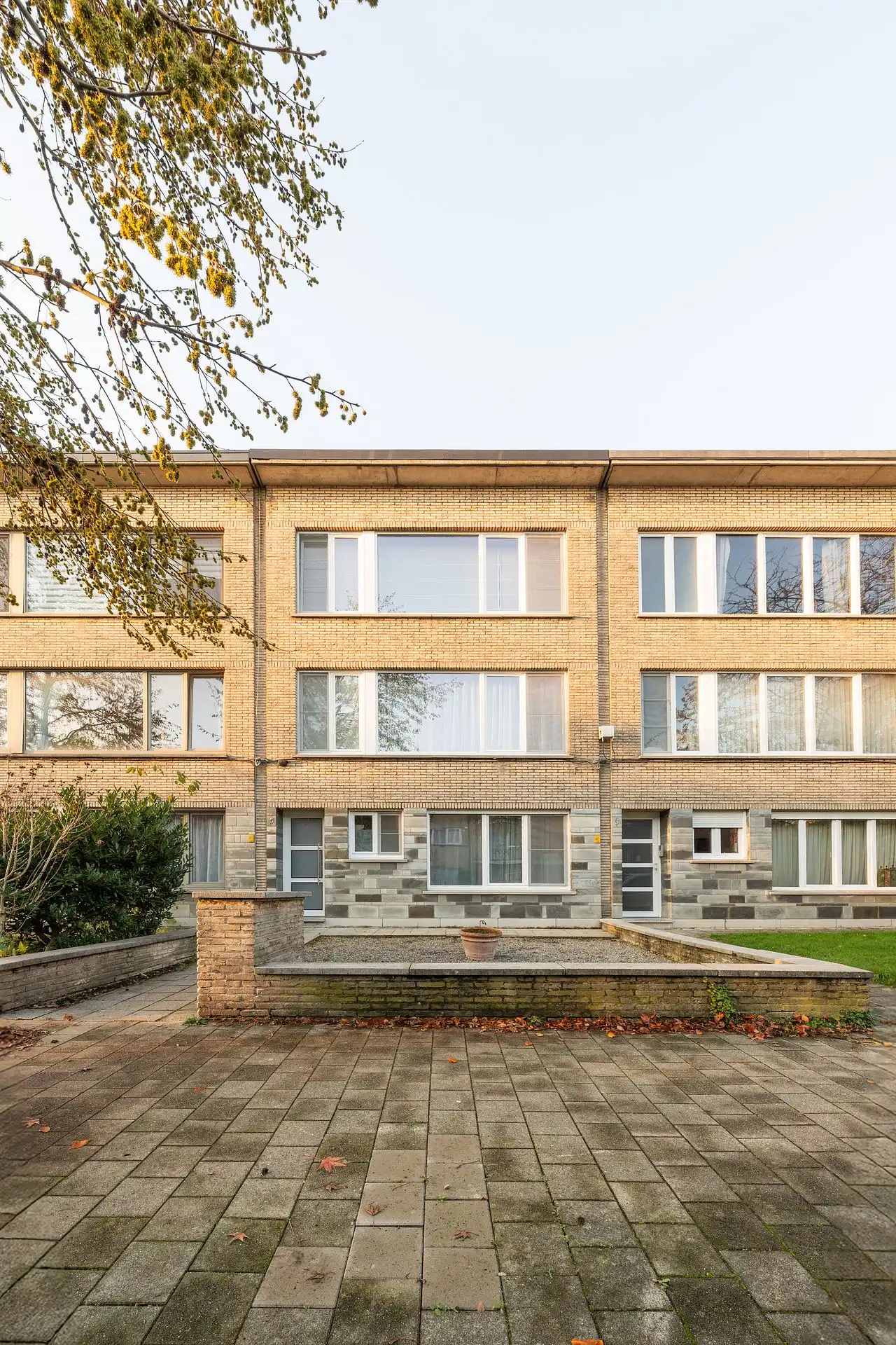 Instapklaar appartement met grote tuin in Berchem foto {{pictureIndex}}