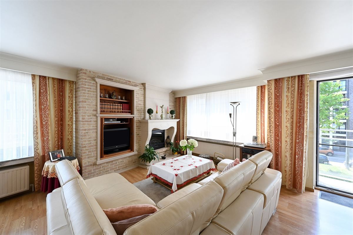 Zeer ruim hoekappartement met 3 slpk en garagebox foto 3