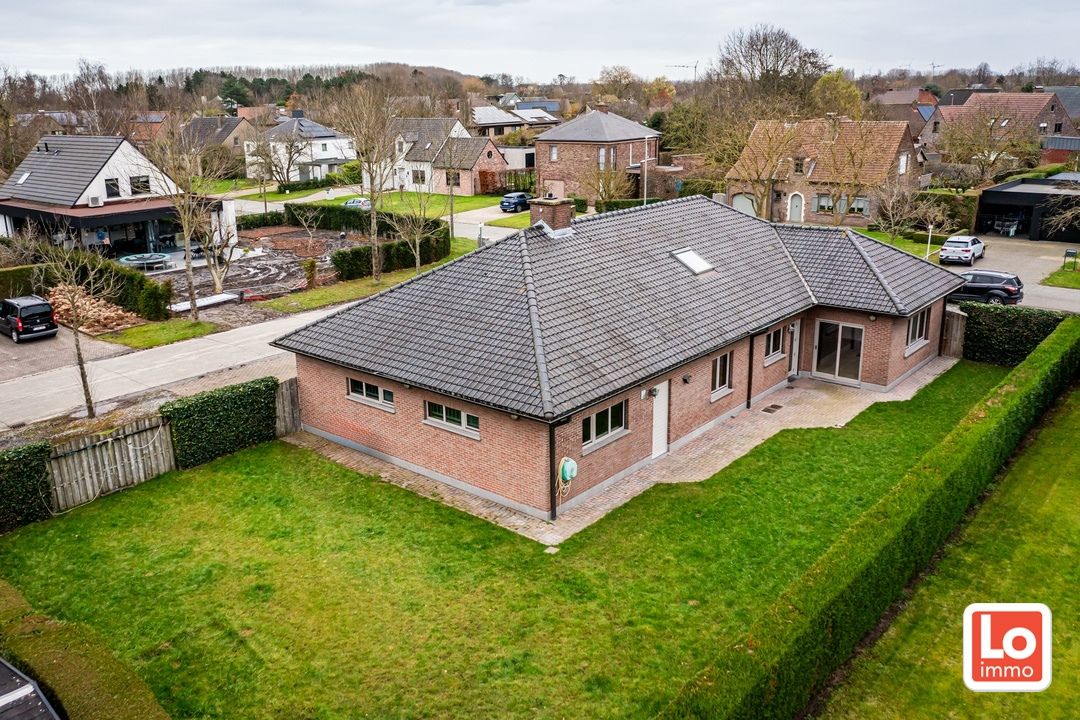 Degelijke alleenstaande villa met ZES slaapkamers en ruime inpandige dubbele garage op residentiële toplocatie nabij het centrum van Lochristi! foto 27