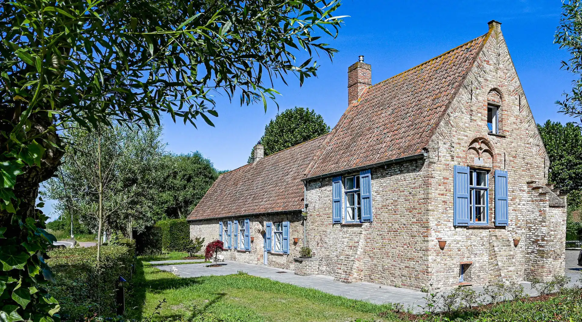 De Rozeblomme, 16e eeuwse abdijhoeve met vergunning voor luxueuse B & B in bijgebouw, circa 2,5 ha foto 4