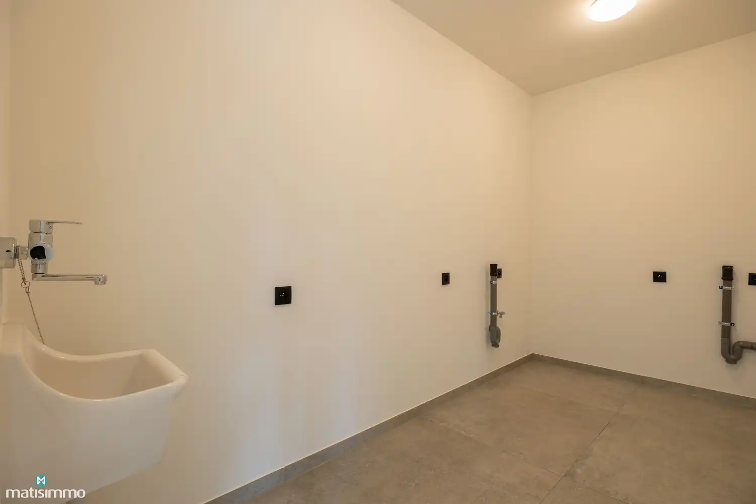HOOGWAARDIG AFGEWERKTE NIEUWBOUWWONING MET DRIE SLAAPKAMERS EN TUIN (INCLUSIEF TUINONDERHOUD) TE RIEMST foto 8