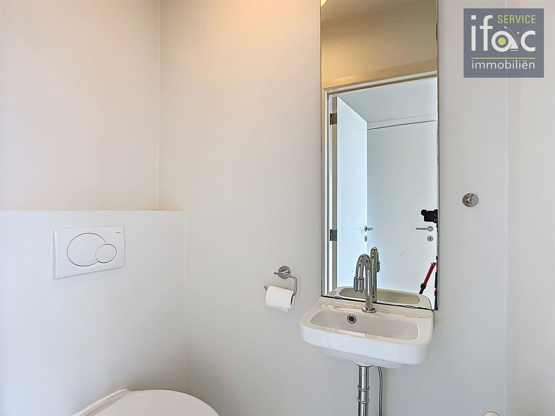 Gerenoveerde villa met 4 ruime slaapkamers foto 23