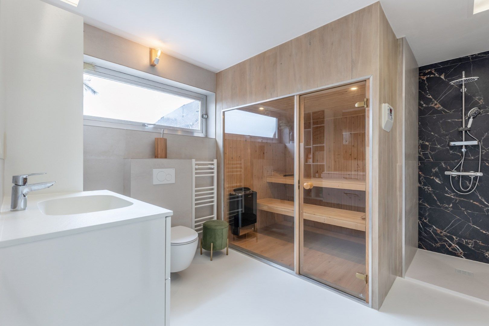 Modern en comfortabel gerenoveerd appartement op de eerste verdieping in het centrum van Neeroeteren foto 15