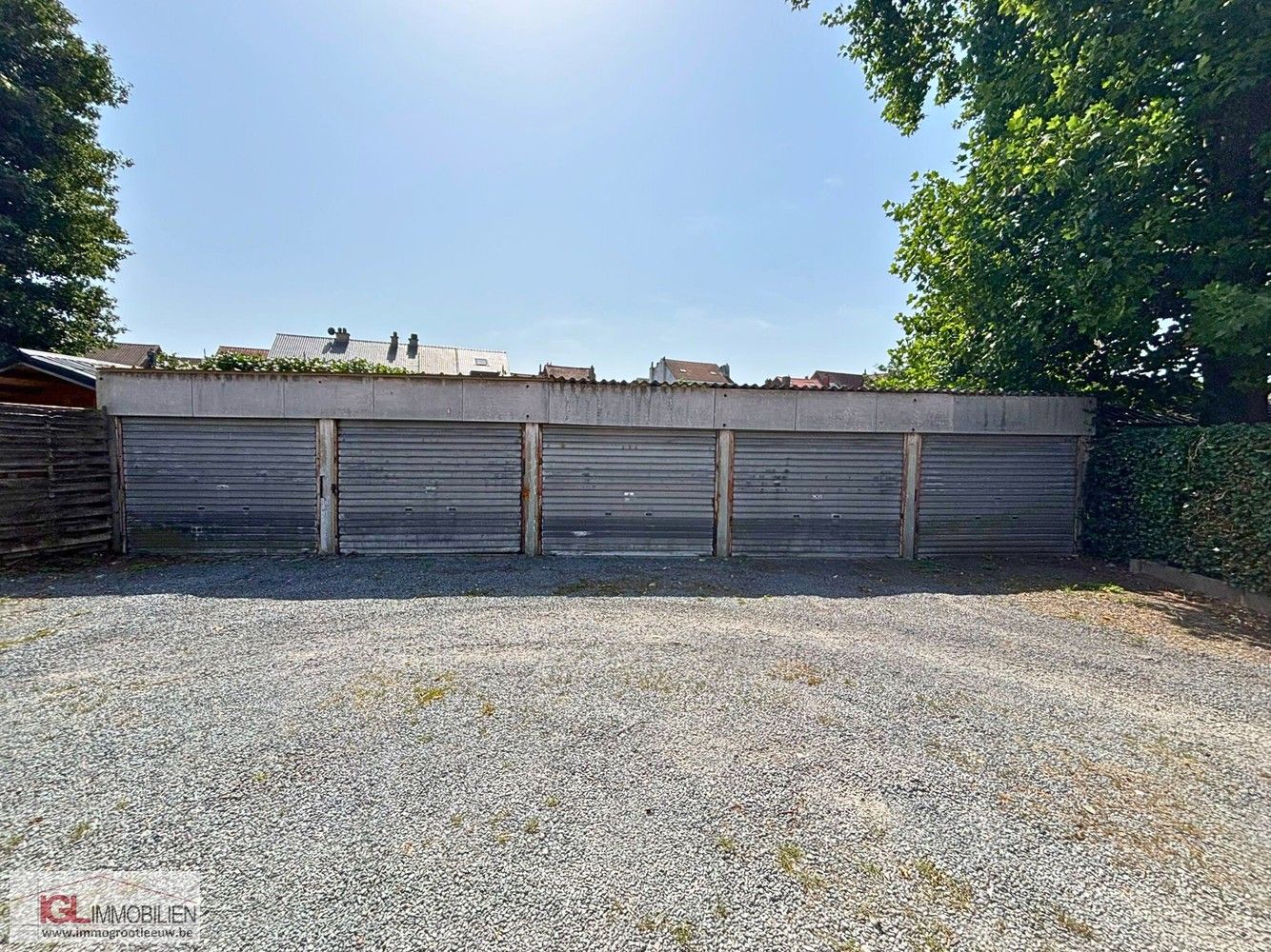 Garageboxen te koop in Sint-Pieters-Leeuw foto {{pictureIndex}}