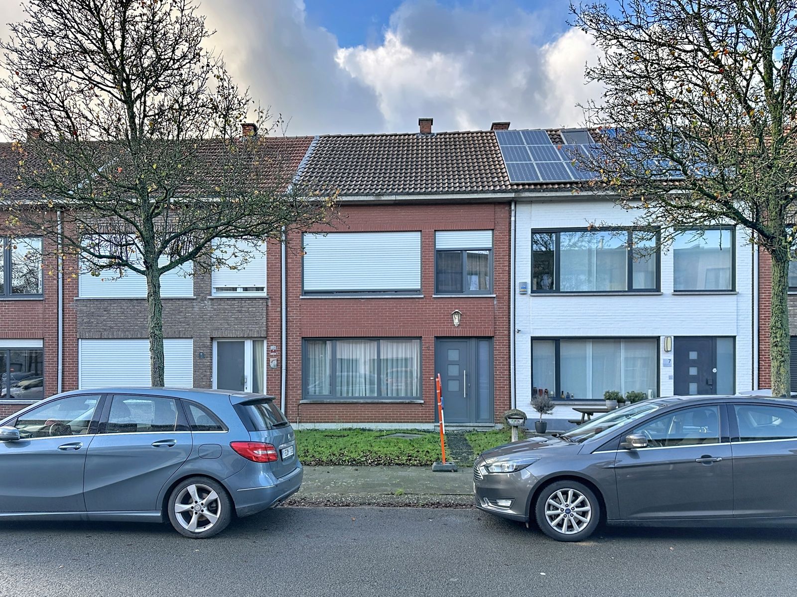 Te renoveren woning in rustige wijk op wandelafstand van centrum foto {{pictureIndex}}