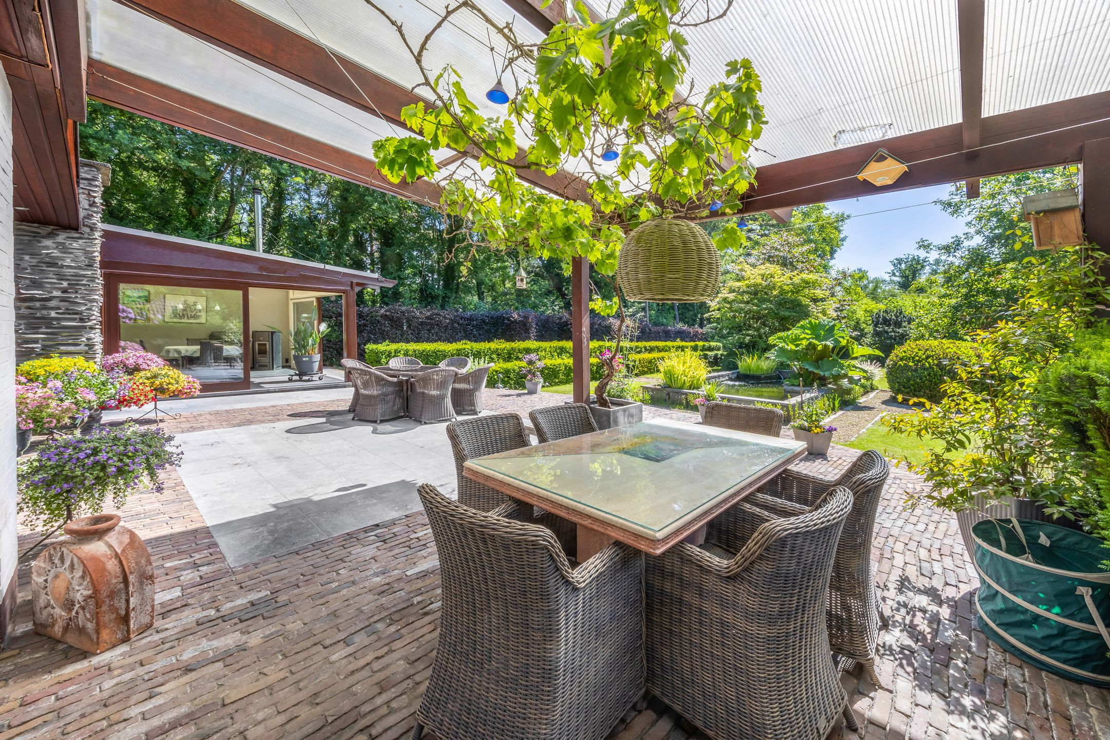 Laagbouwwoning op 2848 m² met Zwemvijver en Prachtige Tuin foto 12