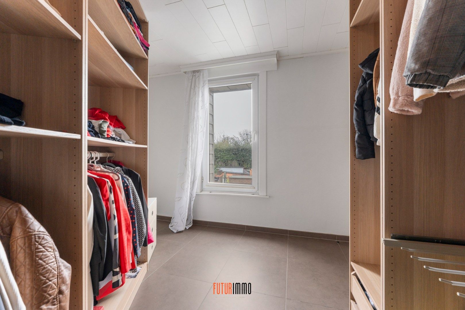 Polyvalente duo-woonst met 2 garageboxen en koer foto 18