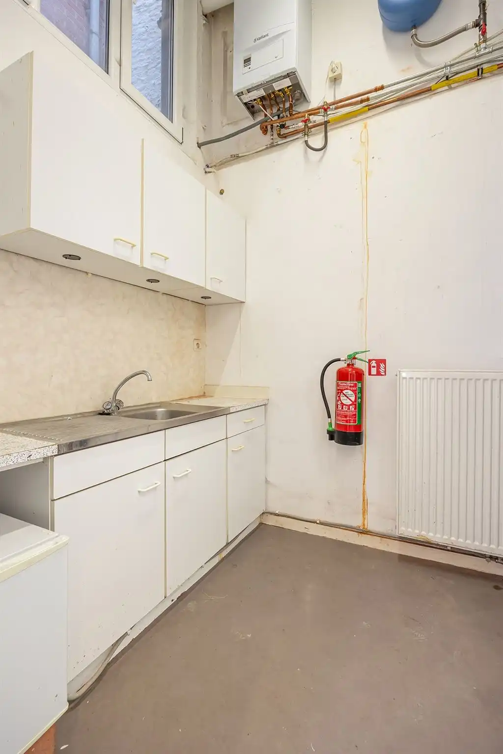 Handelsruimte met veel visibiliteit foto 8