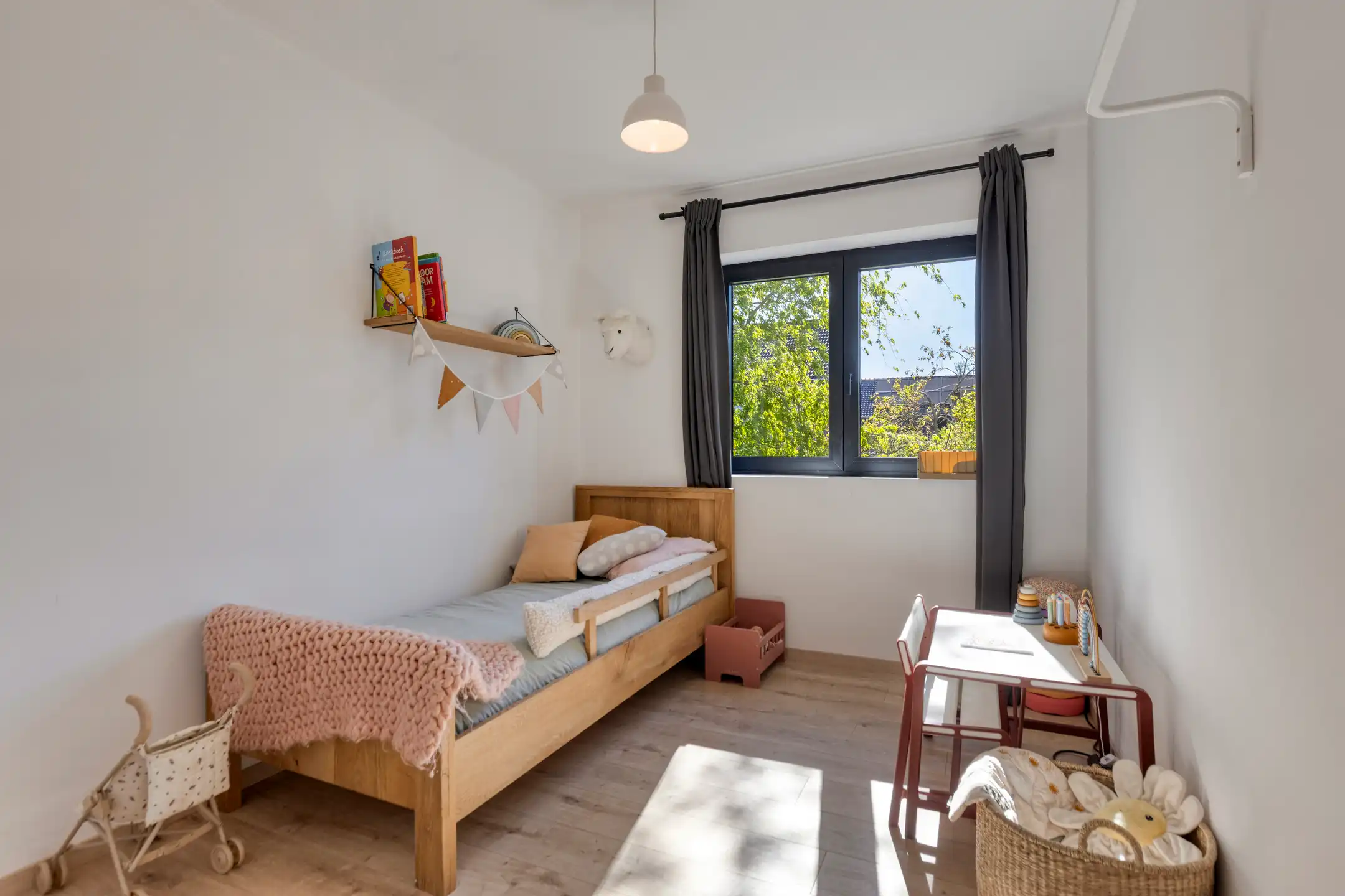 Trendy en lichtrijke woning met VEEL potentiëel foto 19