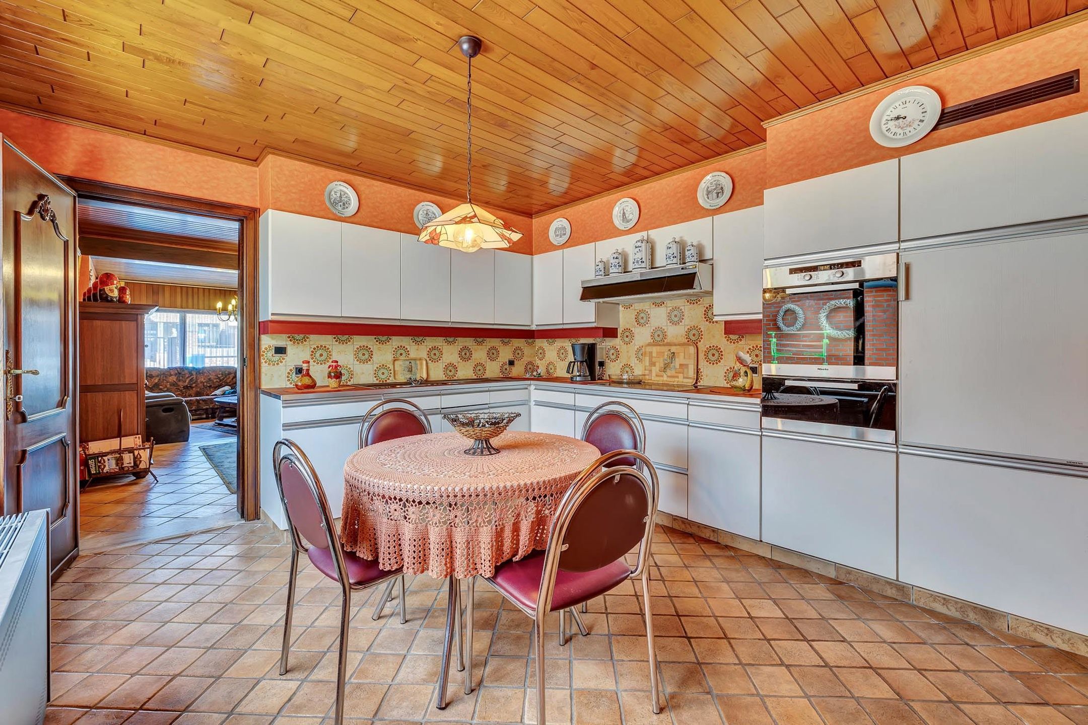 Charmante woning met 3 slpk met garage/(kleine)handelsruimte foto 7