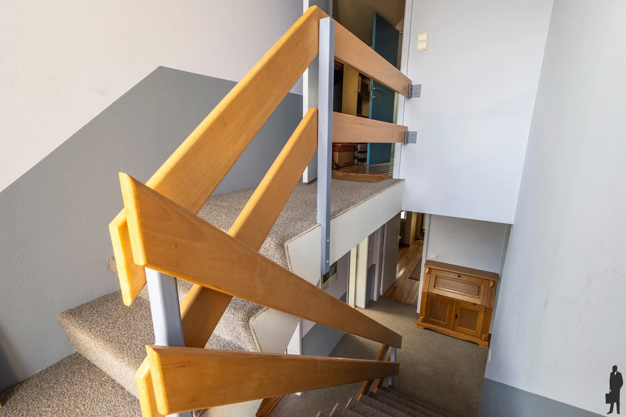 Vrijstaande, ruime gezinswoning met 5-7 slpk. en/of mogelijkheden tot kantoor - beroep aan huis foto 24