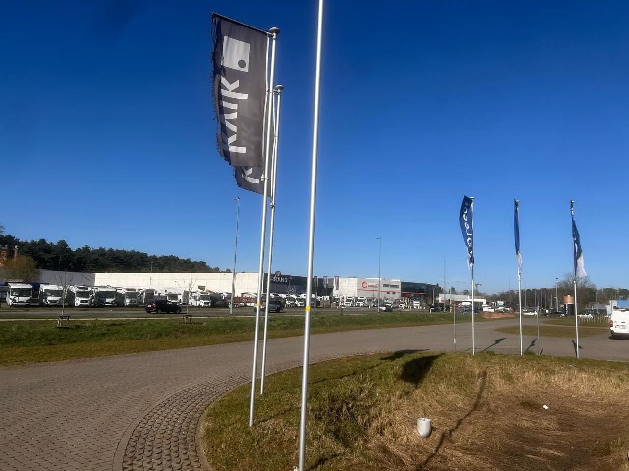 UNIEK GELEGEN MODERNE BAANWINKEL MET PARKING foto 7