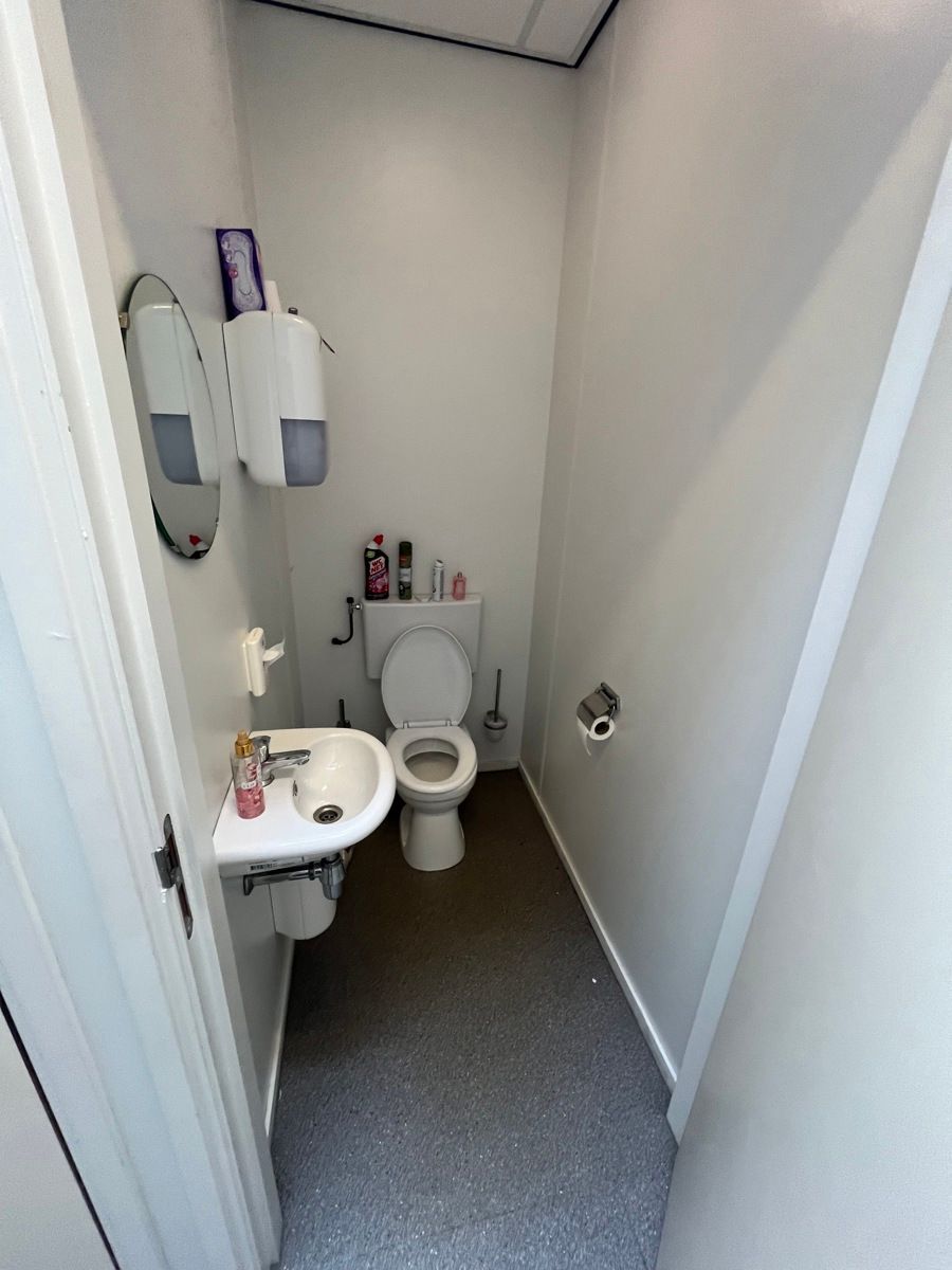 Handelsgelijkvloers te huur – Centrum Lanaken foto 13