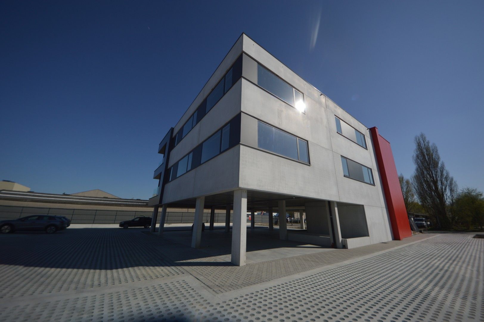 NIEUWBOUWKANTOREN MET PARKING NABIJ E40 foto 22