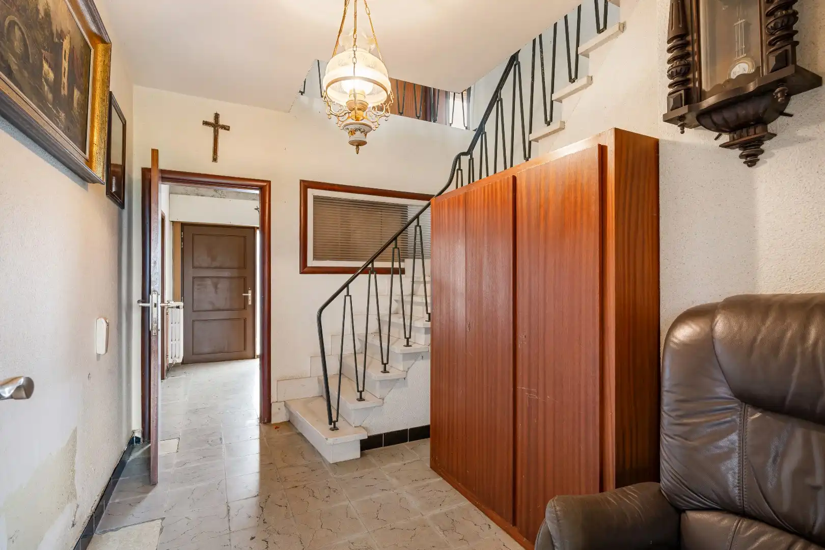 Ruime woning met 4 slaapkamers, loods en tuin met prachtig uitzicht. foto 2