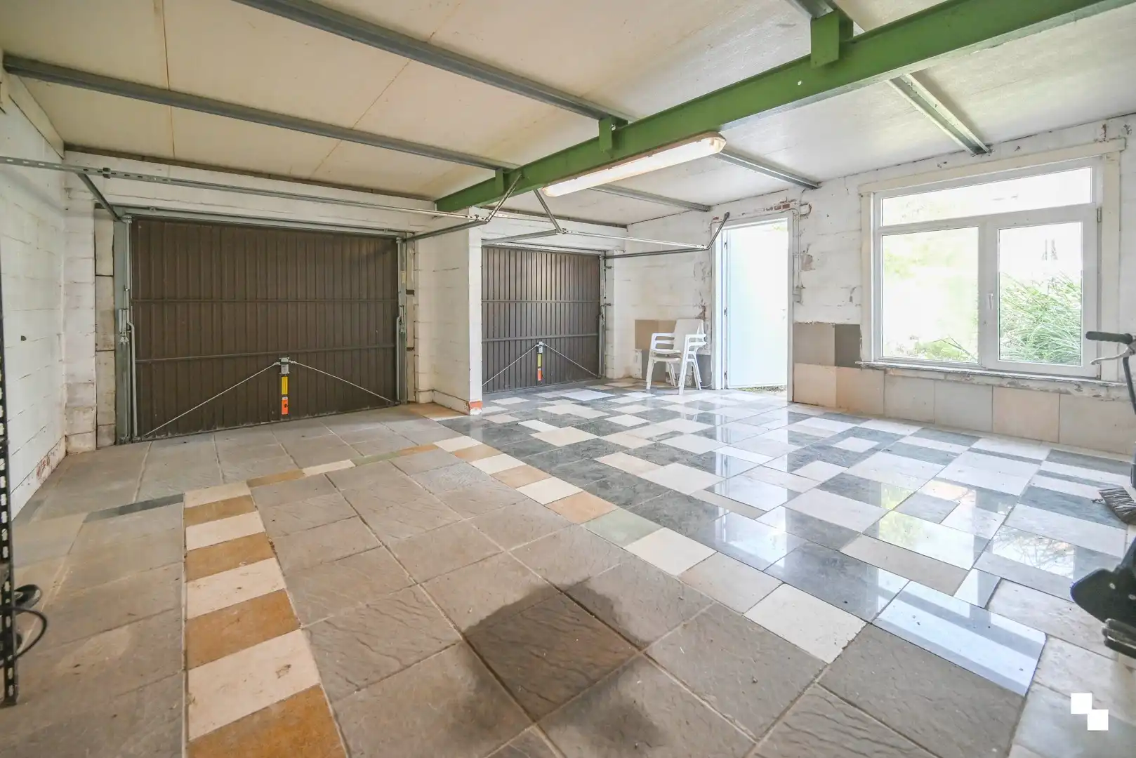 Te renoveren woning met dubbele garage in Oostrozebeke foto 26