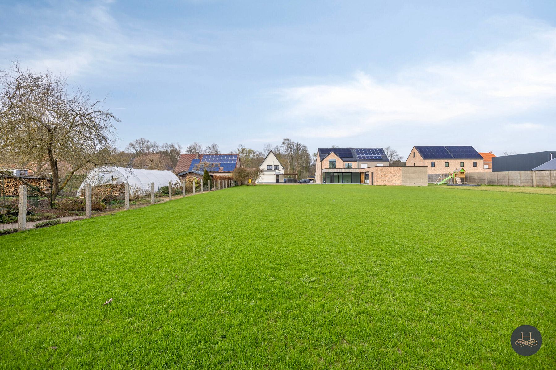 Totaal gerenoveerde woning met grote tuin foto 27