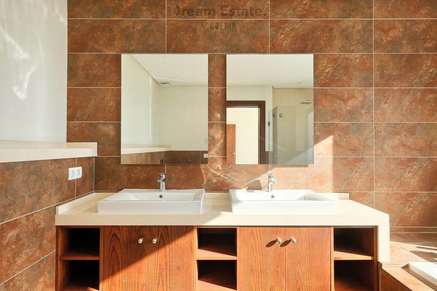 Nieuwe moderne villa met uitzicht op zee en bergen. foto 28