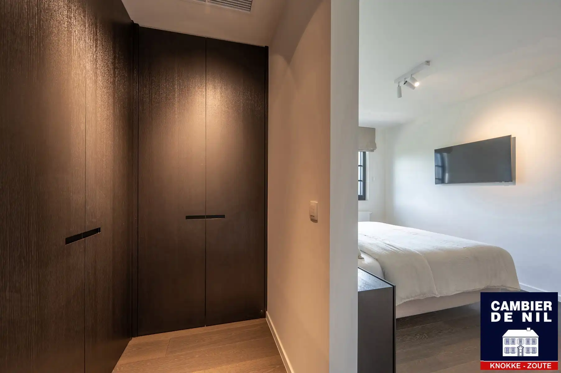 Ruime, volledig gerenoveerde villa aan de rand van het Zoute foto 20