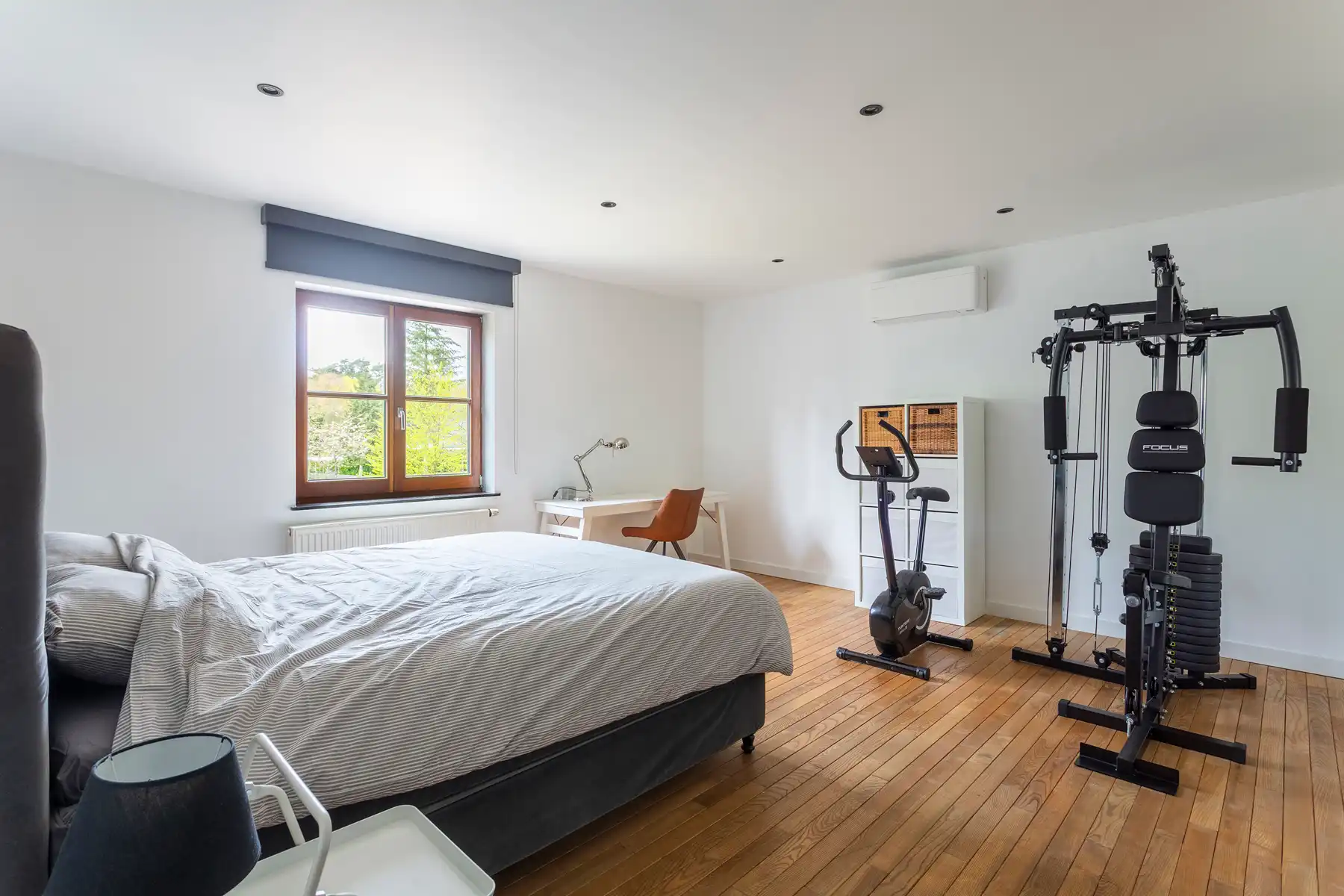 Instapklare villa met zwembad door groen omgeven foto 12