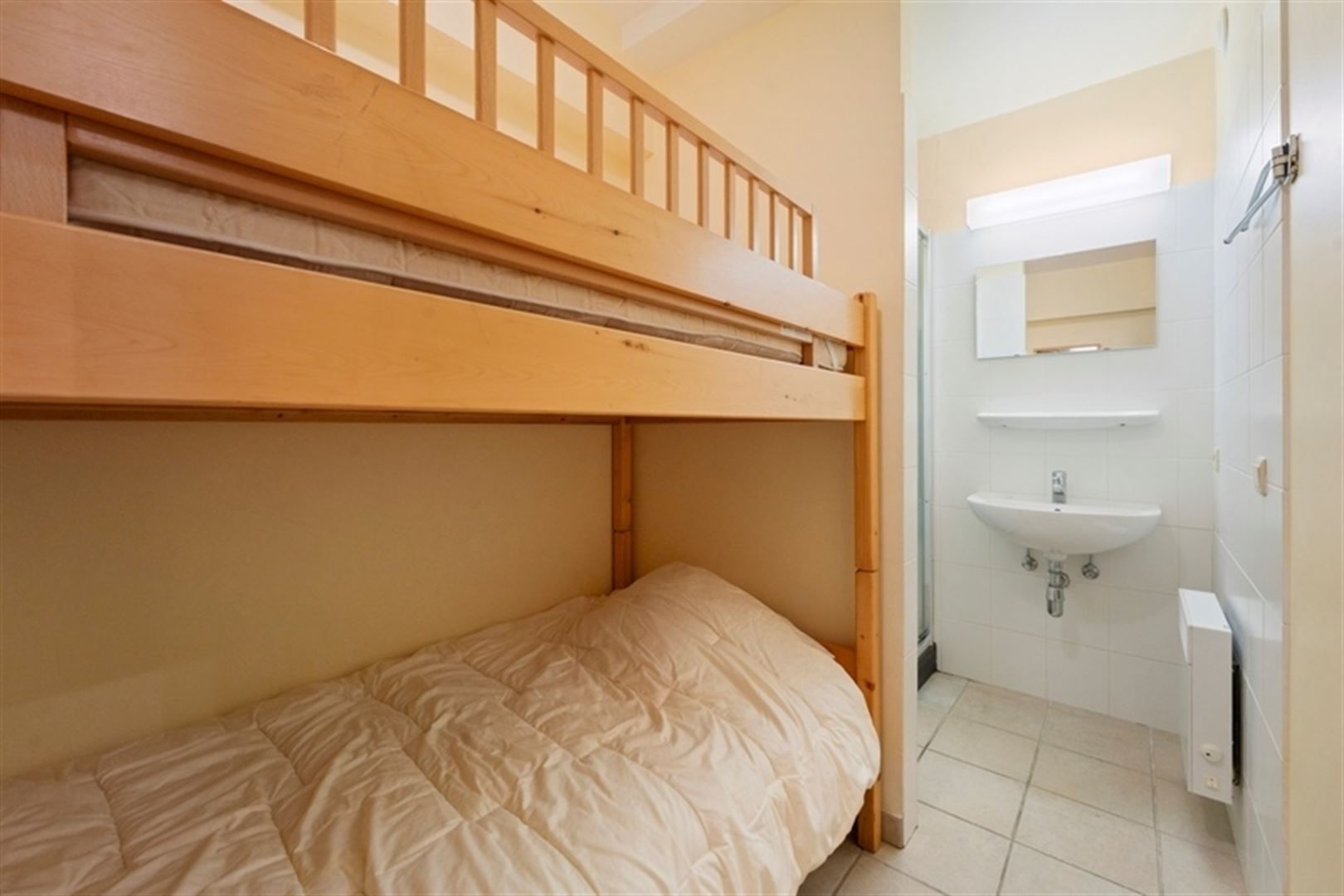 Prachtig appartement met 3 slaapkamers op de Zeedijk foto 13