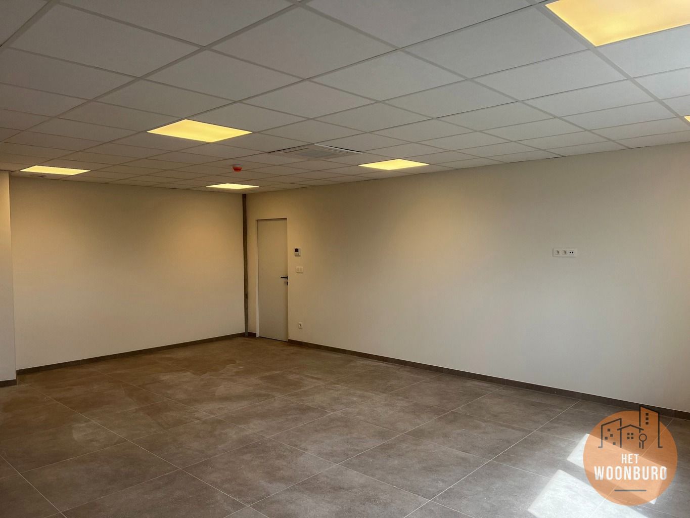 Kantoor met polyvalente ruimte, 4 burelen, vergaderzaal foto 13
