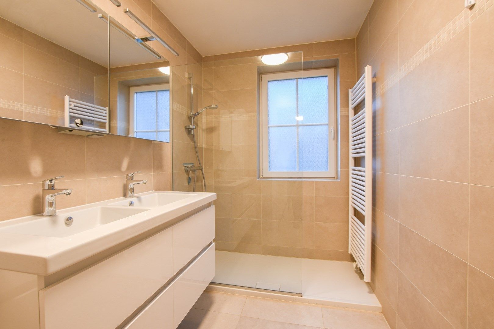 Gelijkvloers appartement te huur met 2 slaapkamers en ruime tuin!  foto 10