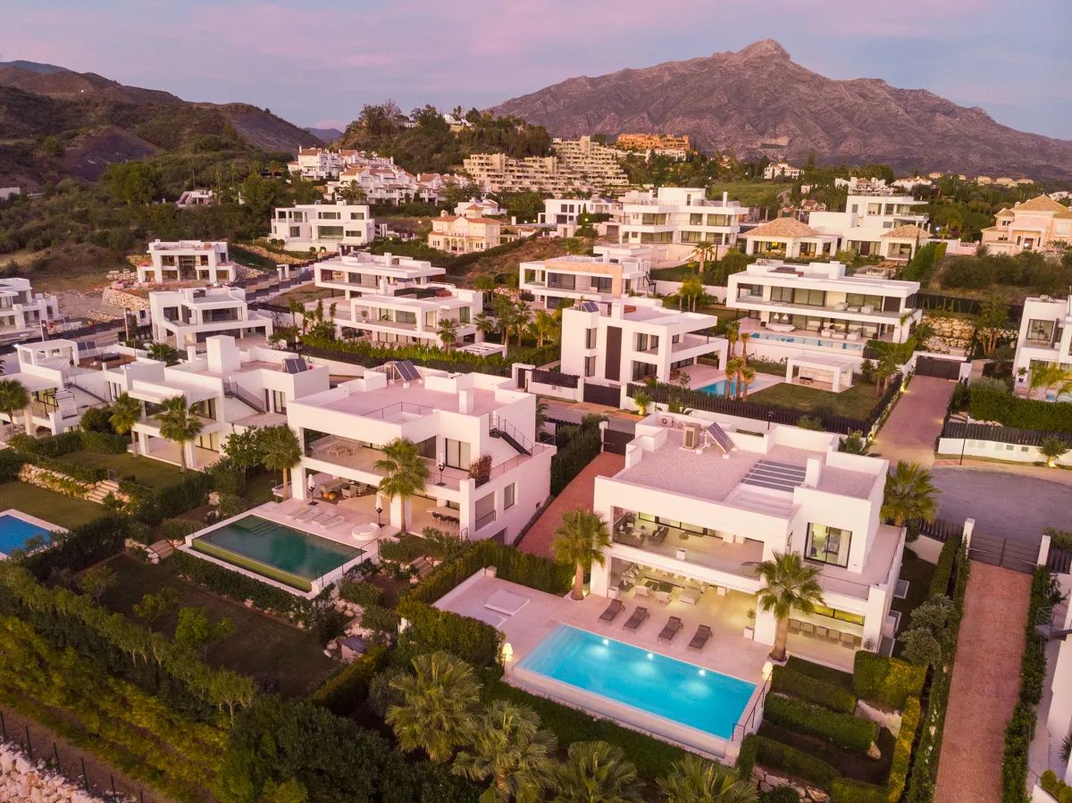 Spectaculaire villa met panoramisch uitzicht in Nueva Andalucía - luxe levensstijl in de iconische golfvallei van Marbella foto 27