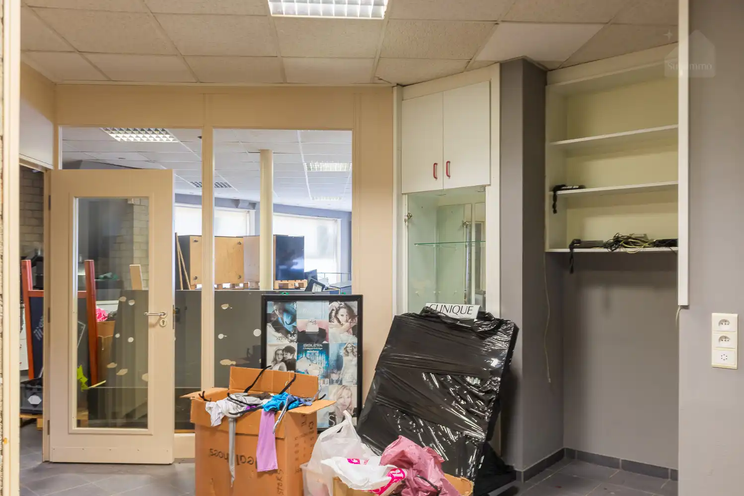 Handelspand/kantoorruimte met magazijn op commerciële toplocatie in Meerhout foto 9