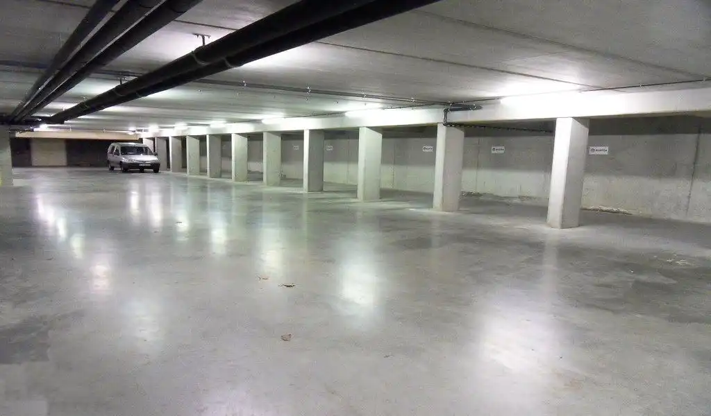 Ingedeelde kantoorruimte te huur in Clinton Park in Roeselare foto 10