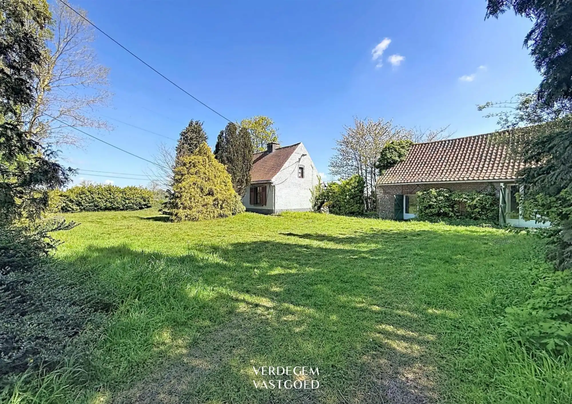 Te renoveren hoeve met schuur op een terrein van 1.634m² foto 2