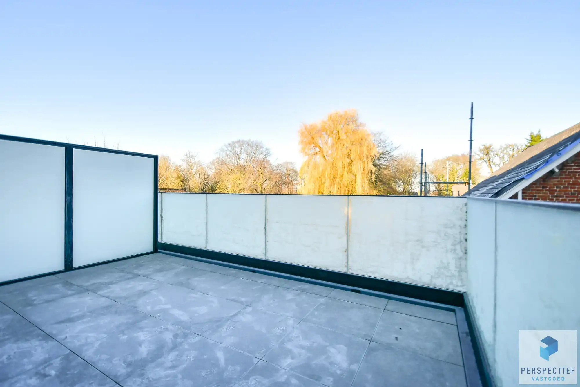 BEZOEKMOMENT WOENSDAG 10/06 VAN 16U30 TOT 18U | RECENT ENERGIEZUINIG APPARTEMENT met TERRAS & AUTOSTAANPLAATS foto 2