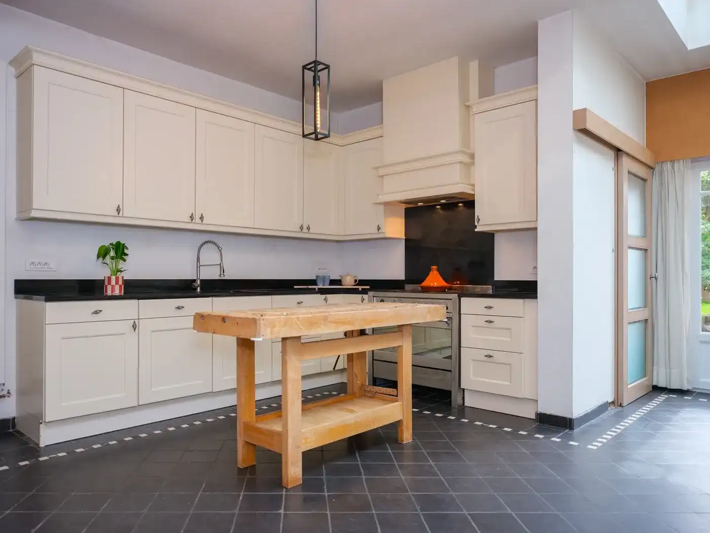 Ruime instapklare woning centrum Izegem foto 6