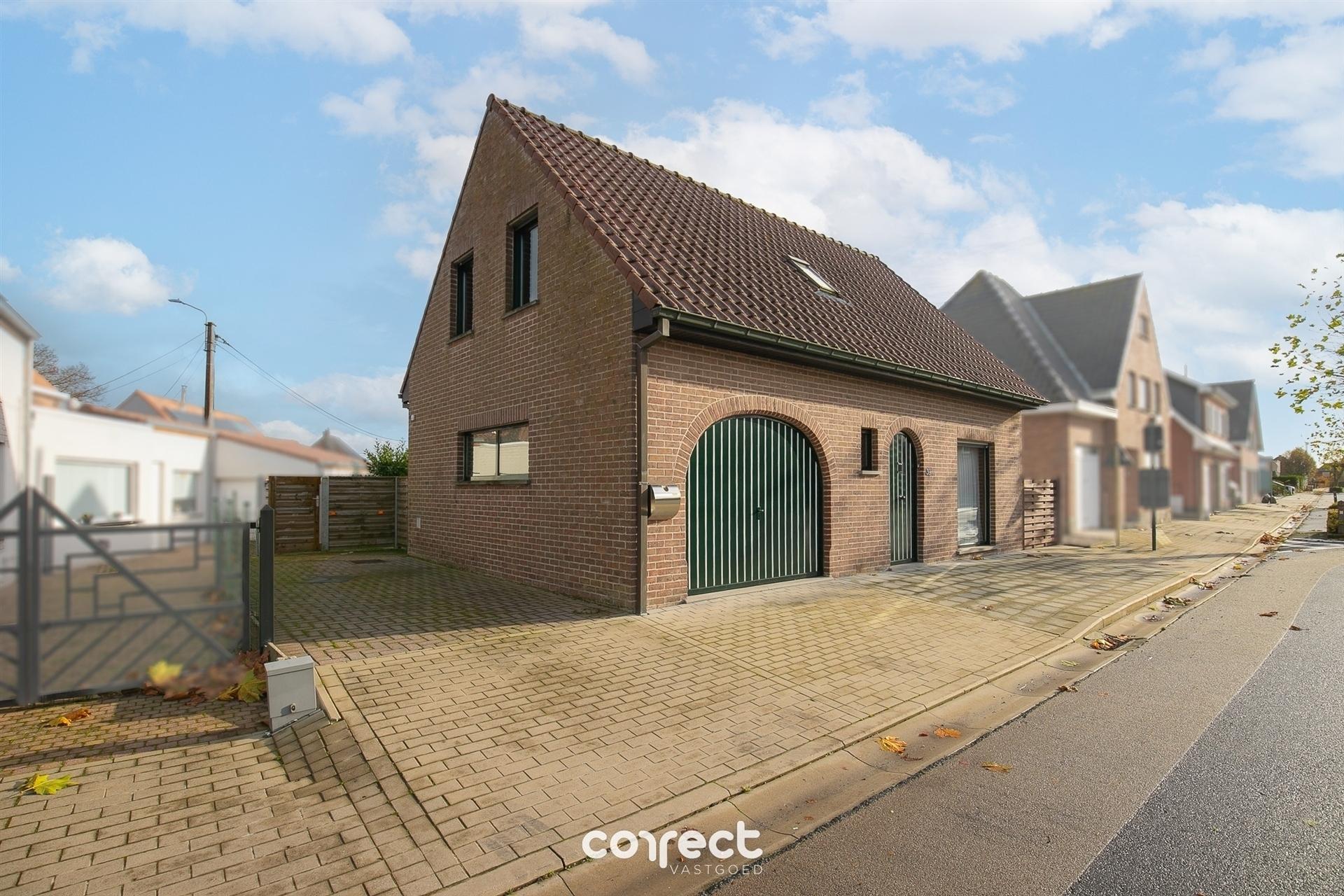 Instapklare open bebouwing met garage, ruime tuin met werkplaats/stallingen. foto 2