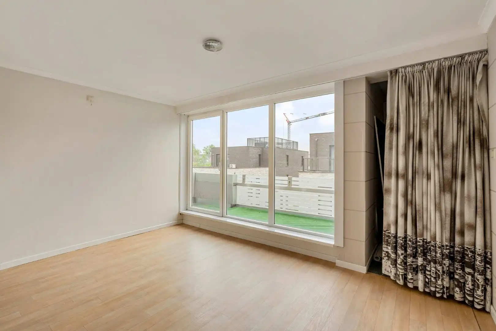 Comfortabel, zeer ruim appartement met 4 slaapkamers, terras en garage in het centrum van Neeroeteren!  foto 27
