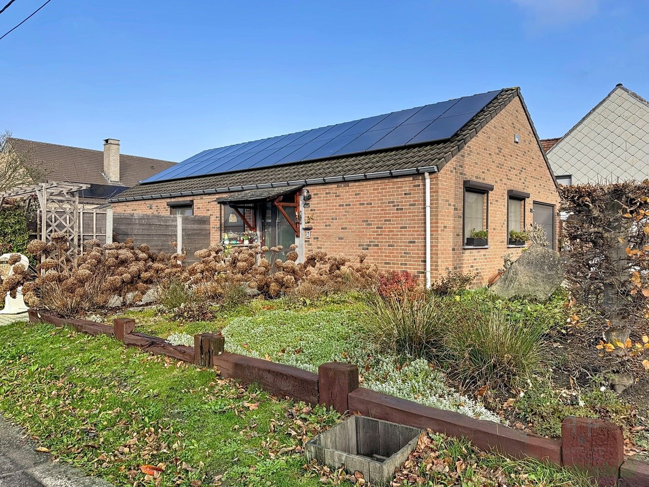 Instapklare energiezuinige vrijstaande bungalow met 3 slaapkamers en inpandige garage foto 2