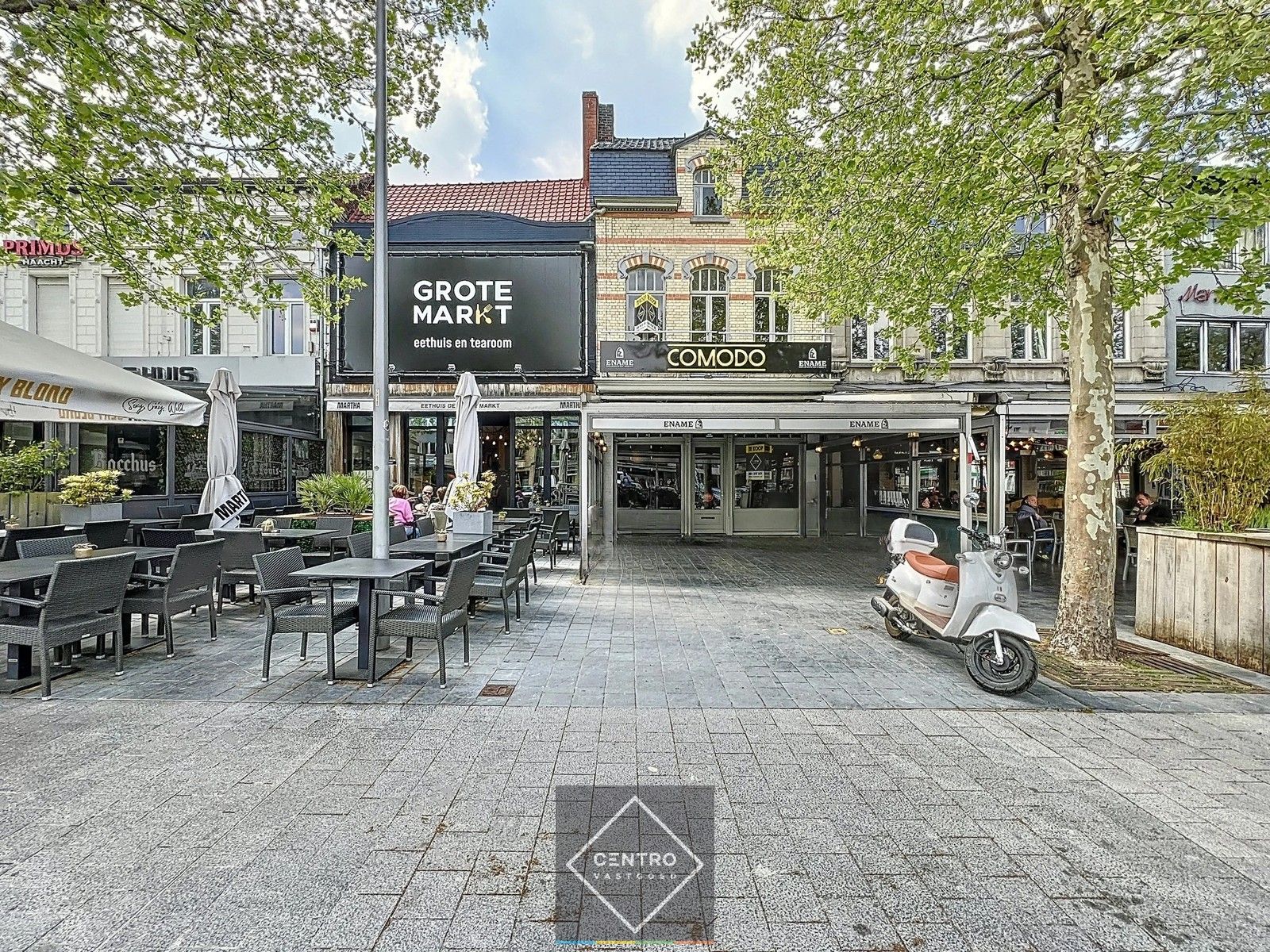 Ruim instapklaar handelspand met te renoveren woning (vroeger café Comodo en ook café Mozart) op de Grote Markt (Izegem) ! foto 3