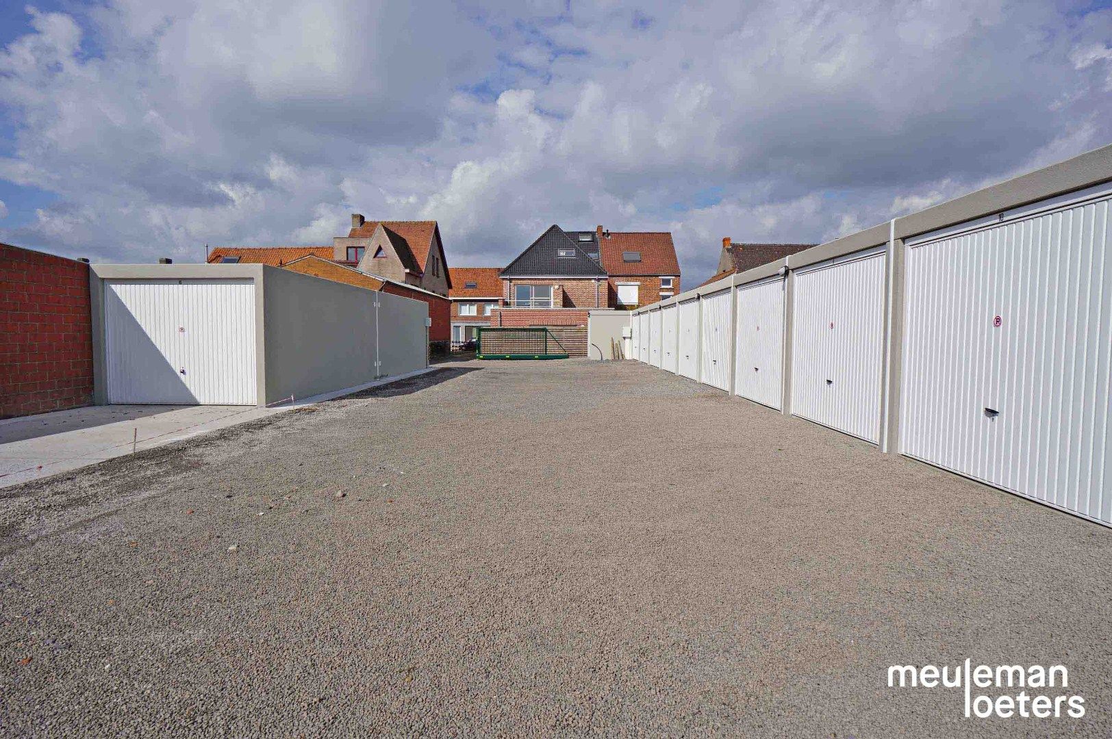 Zeer goed onderhouden garage in het centrum van Moerbrugge foto 5